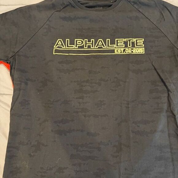 Alphalete Performance Tee Bundle of 3 Black Camo, Red, Yellow Size Medium - Picture 8 of 10
